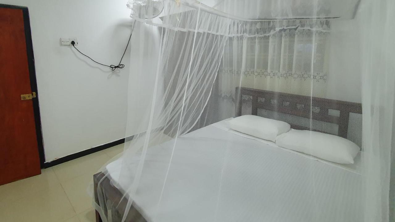 Bandulas Beach House ヒッカドゥワ エクステリア 写真