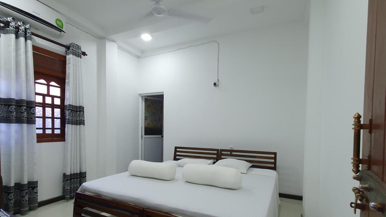 Bandulas Beach House ヒッカドゥワ エクステリア 写真